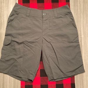 EUC Columbia cargo shorts. Size 4.